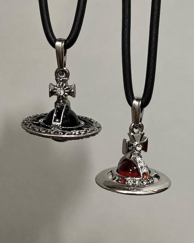 گردنبند وست وود سه‌بعدی وارداتی Vivienne Westwood