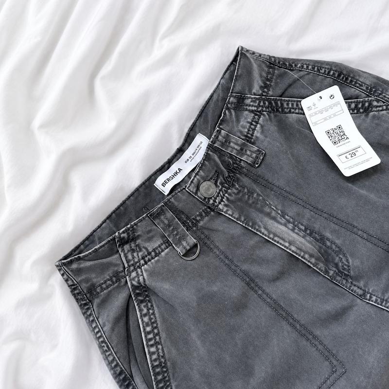شلوار نیم بگ برشکا (Bershka) طوسی سنگشور بگ جیب‌دار | Wide Leg
