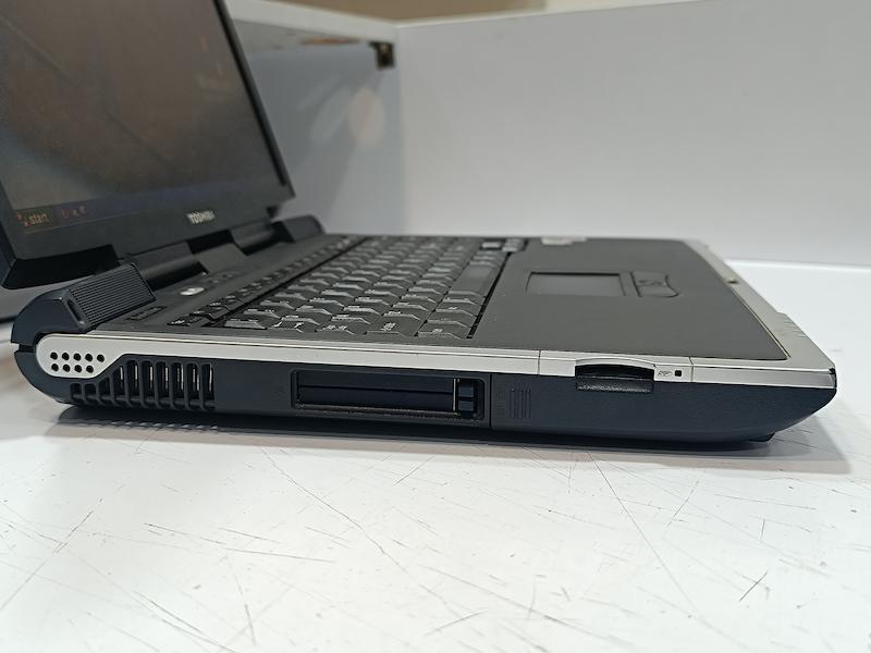 لپ تاپ قدیمی Toshiba Satellite 2410