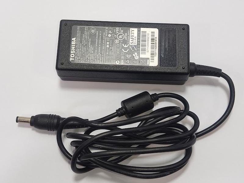 شارژر لپ تاپ استوک Toshiba 19V 3.42A