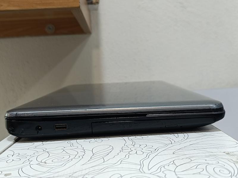 لپ تاپ Toshiba Satellite L850 Pro پردازنده i3-2312m رم 4G DDR3 حافظه 320GB HDD نمایشگر 15.6 اینچ