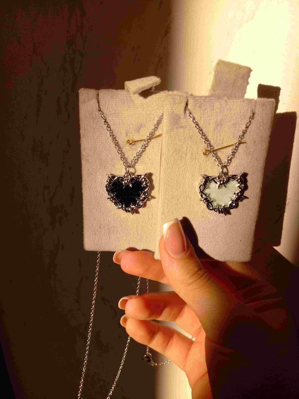 گردنبند تیغ قلب