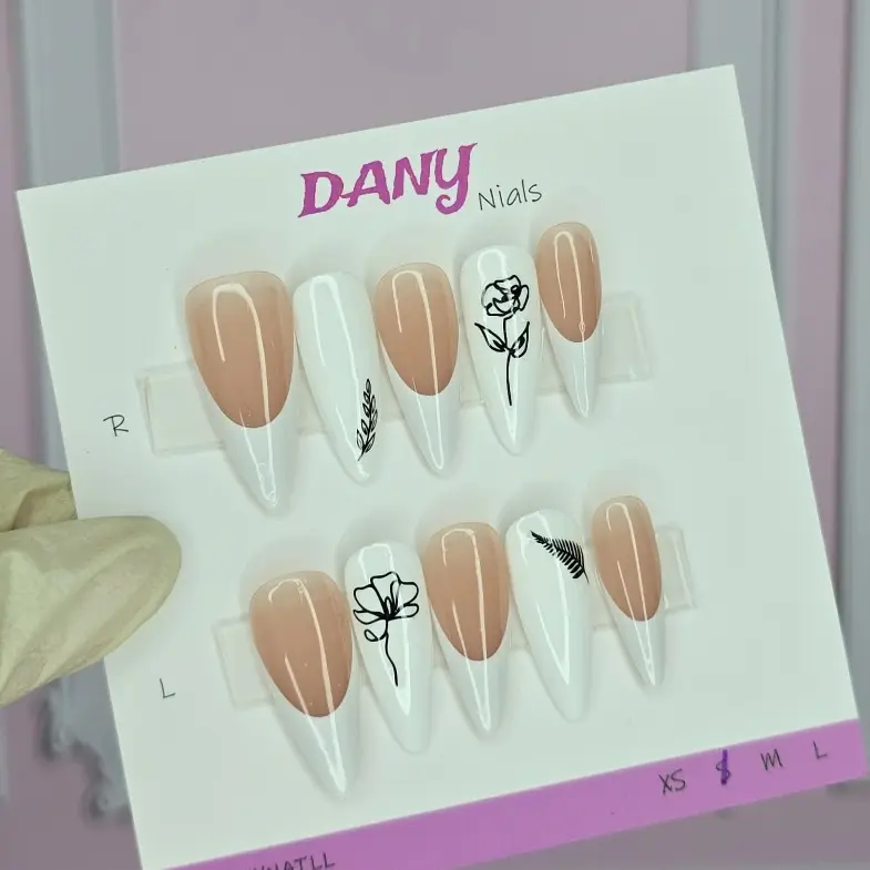 ست موجودی سفید مینیمال