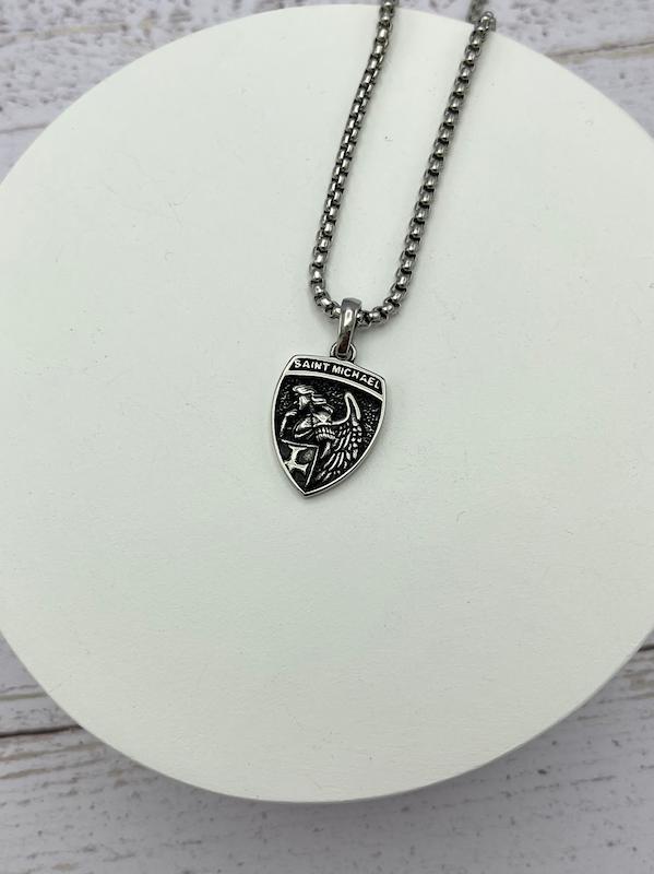 آویز سینت مایکل