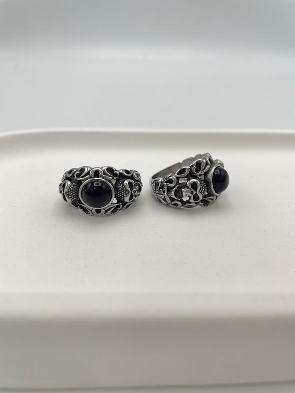 انگشتر اسکال نگین دار