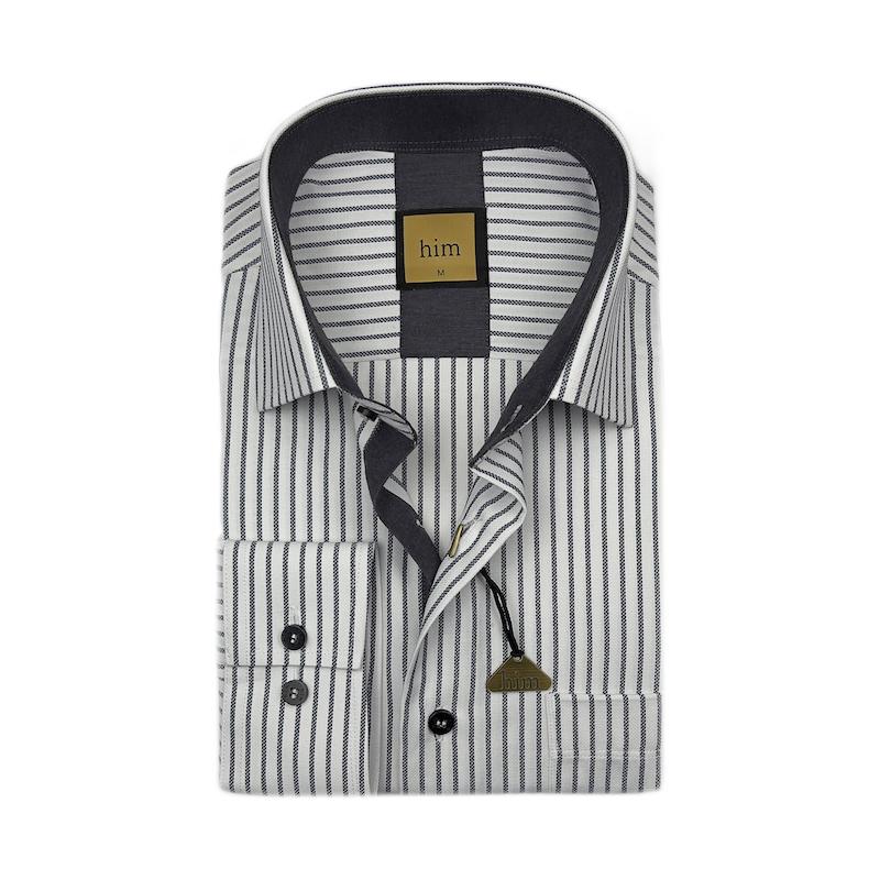 پیراهن مردانه بافت‌دار سفید راه ذغالی