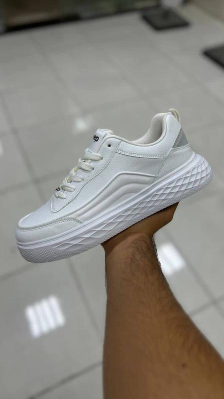 ونس جیپ سفید ـ کد (۱۱۷)