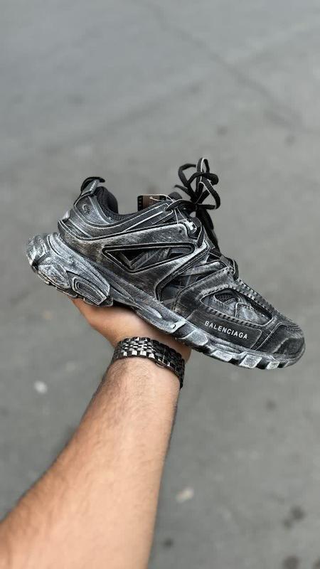 کتونی بالنسیاگا ترَک مشکی براش نقره ای ـ کد (۱۵۰)