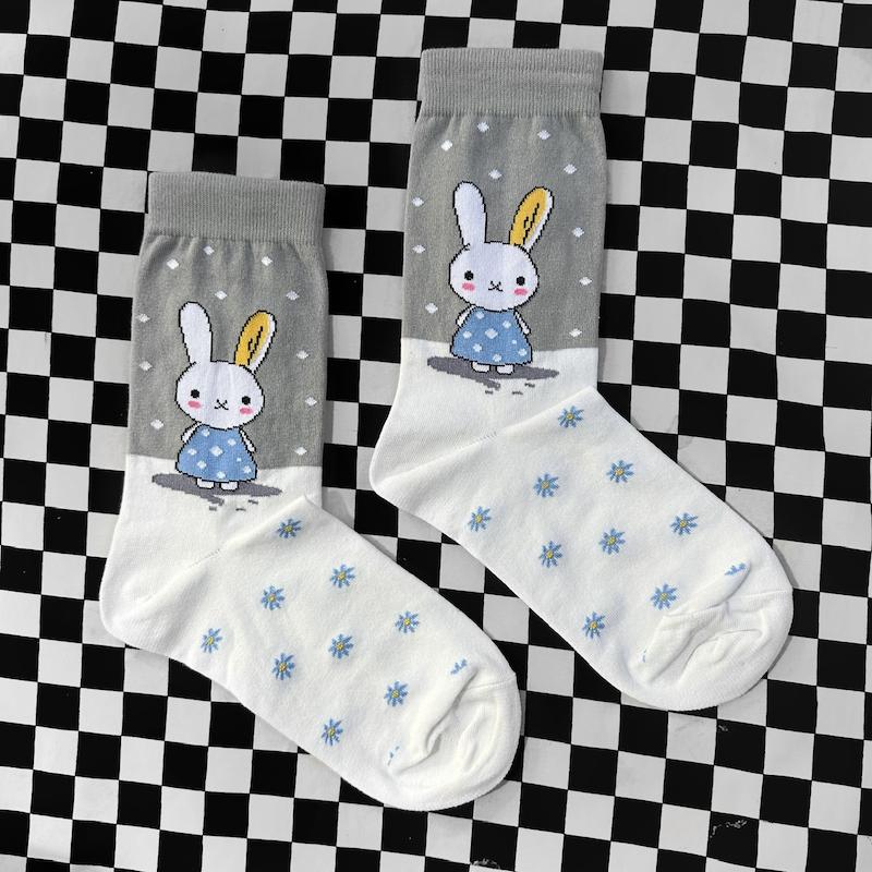 جوراب خرگوش بیچاره در برف ها