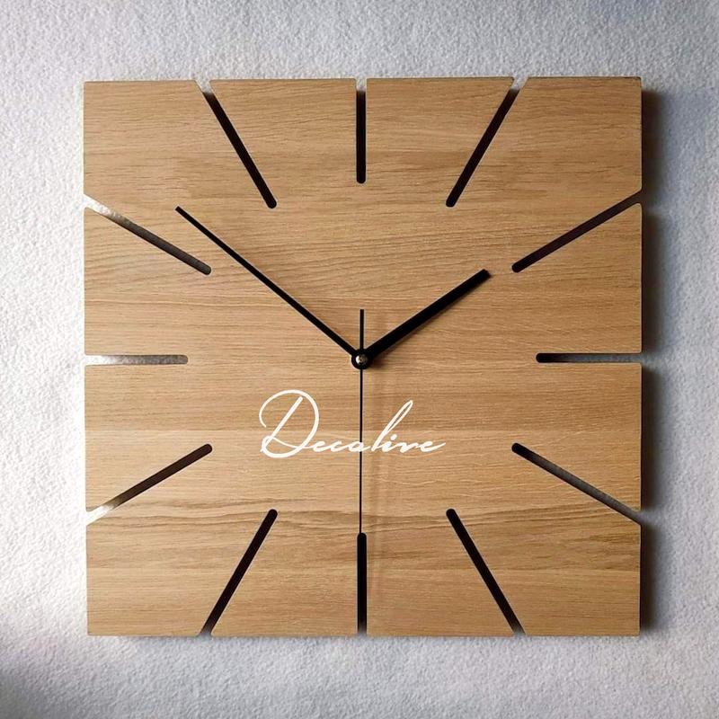 ساعت دیواری مربع  چوبی