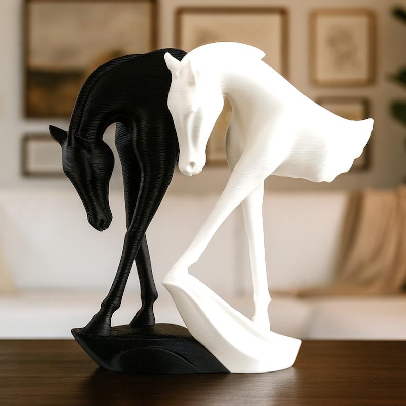 دکوری اسبهای سیاه و سفید