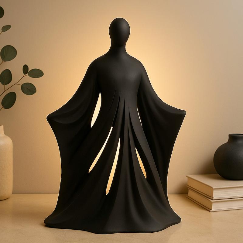 مجسمه شنل پوش عرفانی