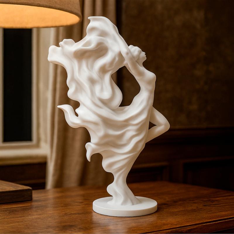 مجسمه زن انتزاعی سفید