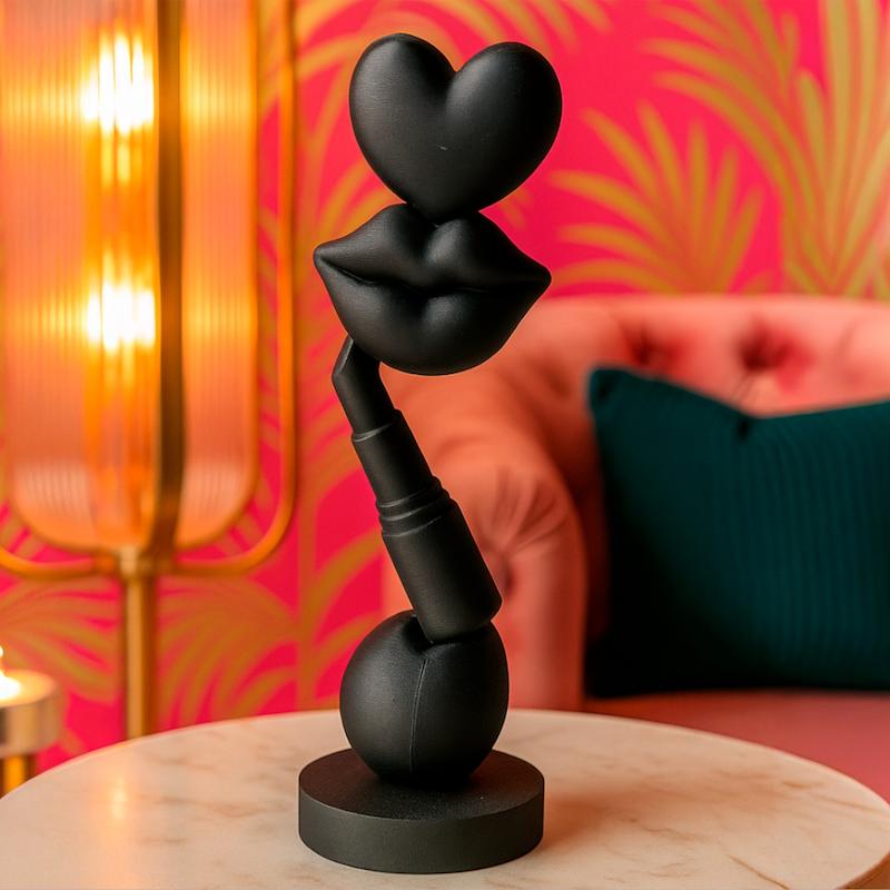 دکوری انتزاعی لب و قلب