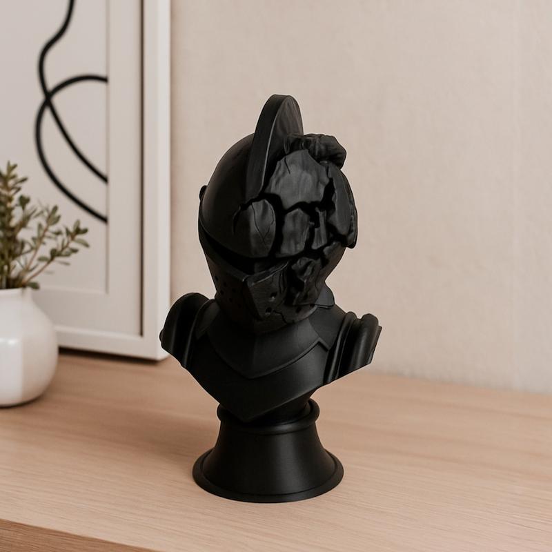 دکوری نیم تنه شوالیه ترک خورده