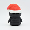 مجسمه دکوری پنگوئن بافتنی با کلاه بابانوئل