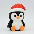 مجسمه دکوری پنگوئن بافتنی با کلاه بابانوئل