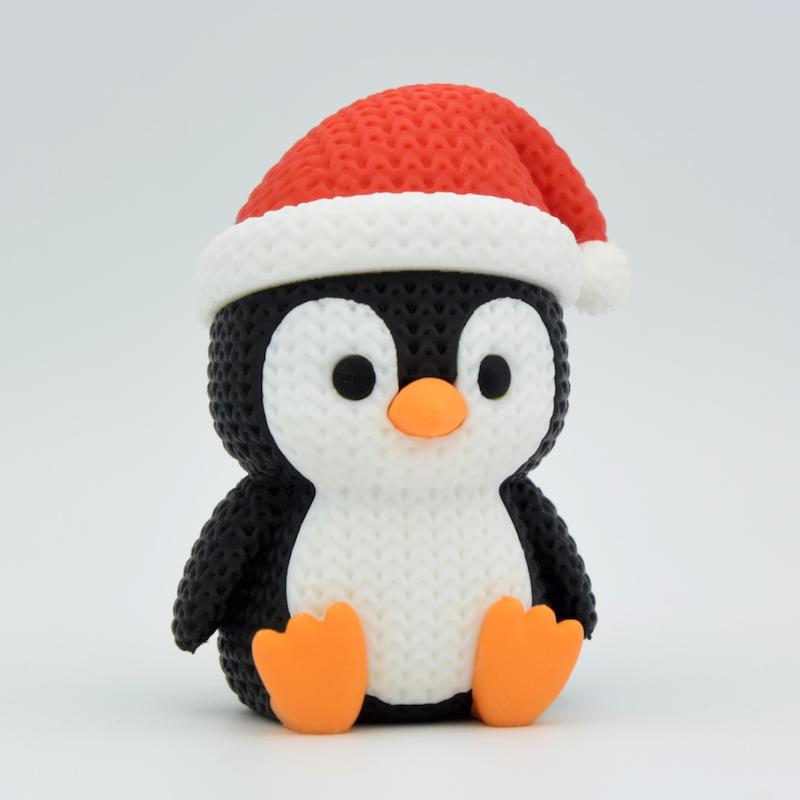 مجسمه دکوری پنگوئن بافتنی با کلاه بابانوئل