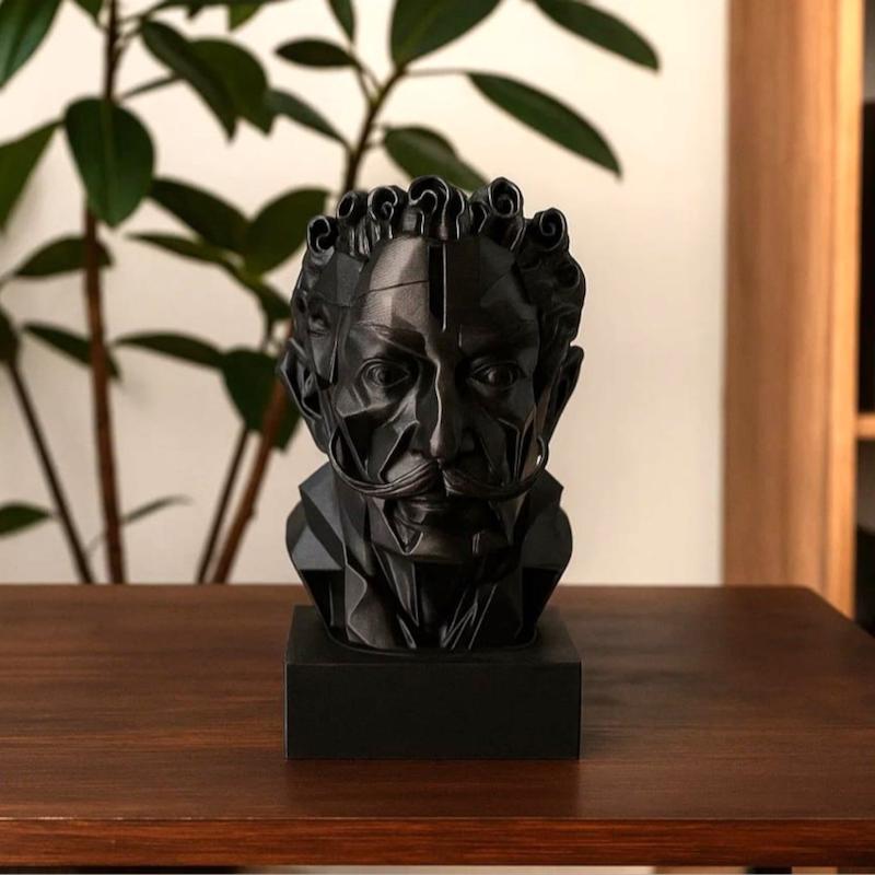 دکوری مینیمال نیم تنه سالوادور دالی