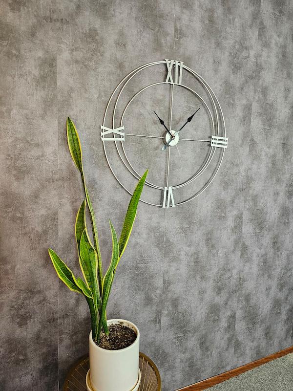 ساعت دیواری نقره ای جدید
