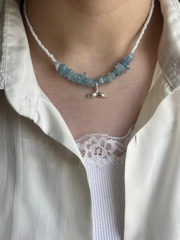 گردنبند دم وال نقره با سنگ آکوامارین