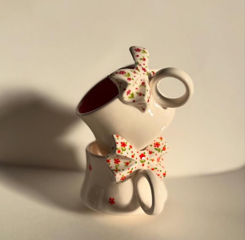 ماگ فانتزی سرامیکی با پاپیون گل دار