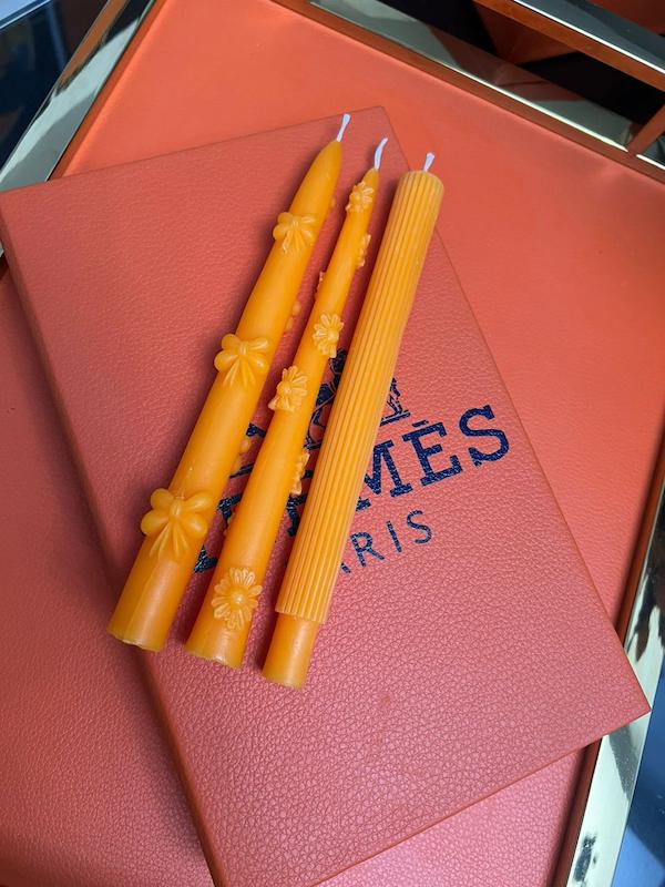 شمع کلاسیک طرح برجسته گلدار