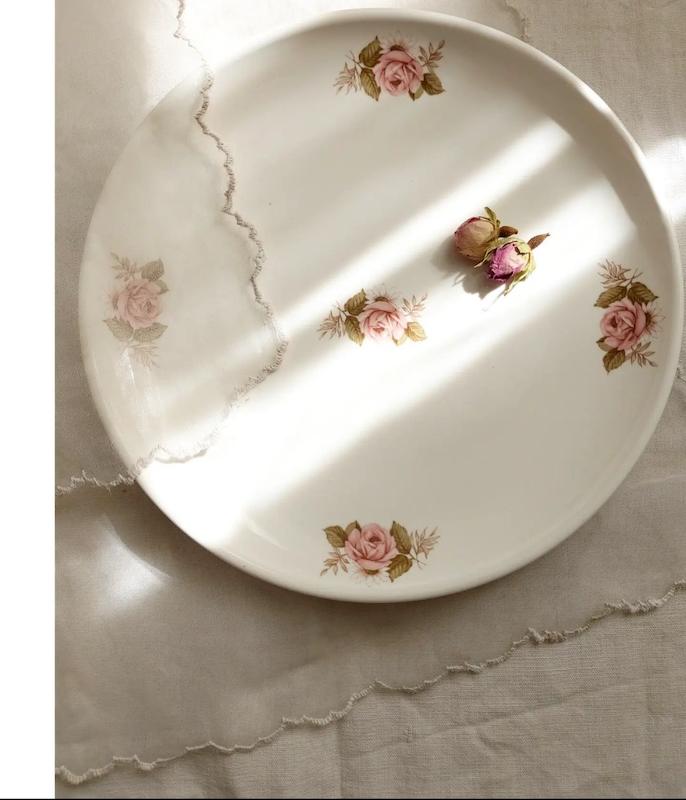 پیش دستی سرامیکی سفید با گل های بهاری