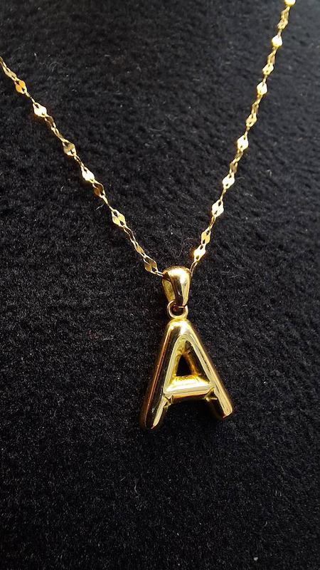 پلاک طلا 18عیار حرف A  پفکی