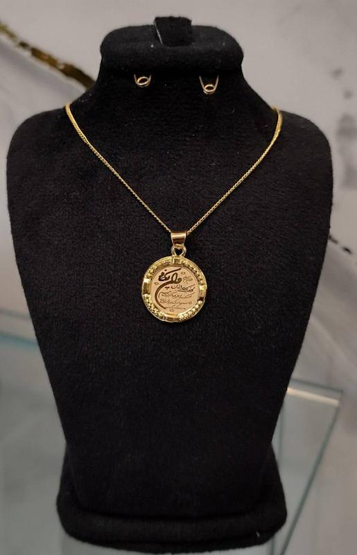 پلاک طلا 18 عیار با طرح ونیکاد و چهار قل