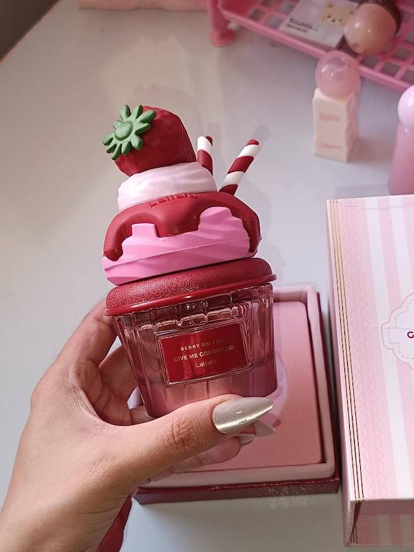 عطر توت فرنگی لطافه (آکبند باز شده)100میل