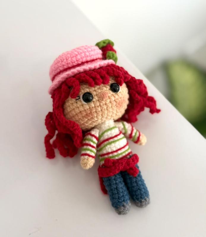عروسک بافتنی دختر توت فرنگی👧🏻🍓(سفارشی)