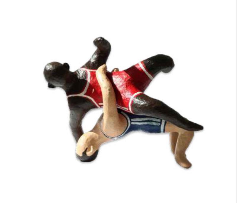 مجسمه کشتی کج 