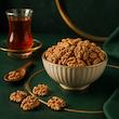 سرو مغز گردو ویستا در کنار چای