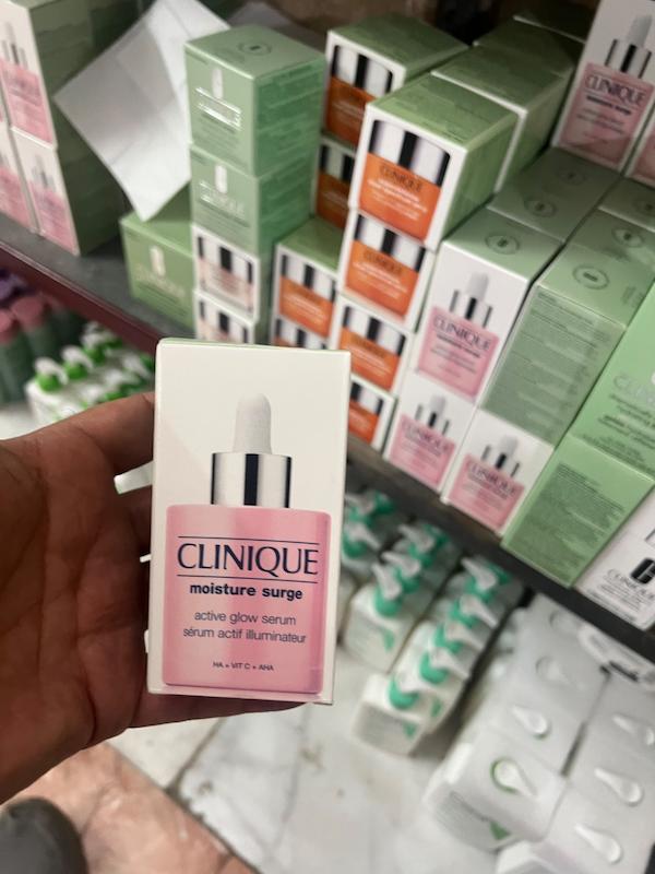 سرم کلینیک Moisture Surge Active Glow به همراه جعبه