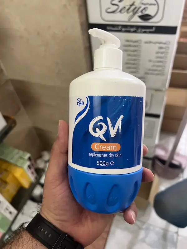 بطری پمپی QV Cream مرطوب کننده پوست خشک حجم 500 گرم