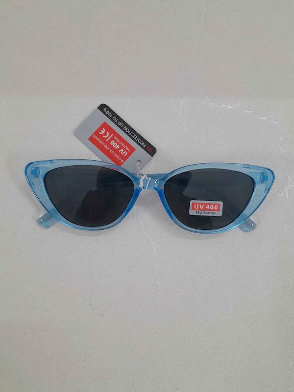 عینک آفتابی گربه ای آبی 