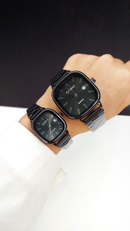 ست / زنانه / مردانه ساعتمچی کاسیو مشکی صفحه مشکی  ترند | ساعت مچی اولد مانی casio زنانه مردانه  ست 180 گرید بالا- مربع کیفیت دار--بند و مونتاژ ژاپن