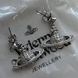 گوشواره Vivienne Westwood 