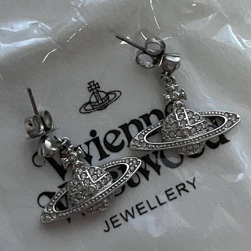 گوشواره Vivienne Westwood 