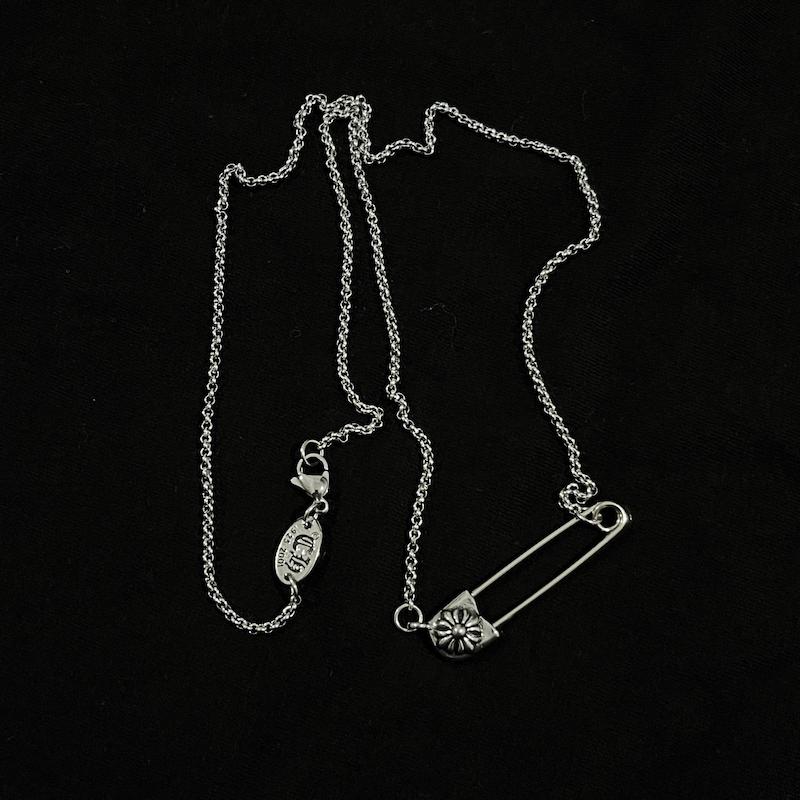 گردنبند Safety Pin