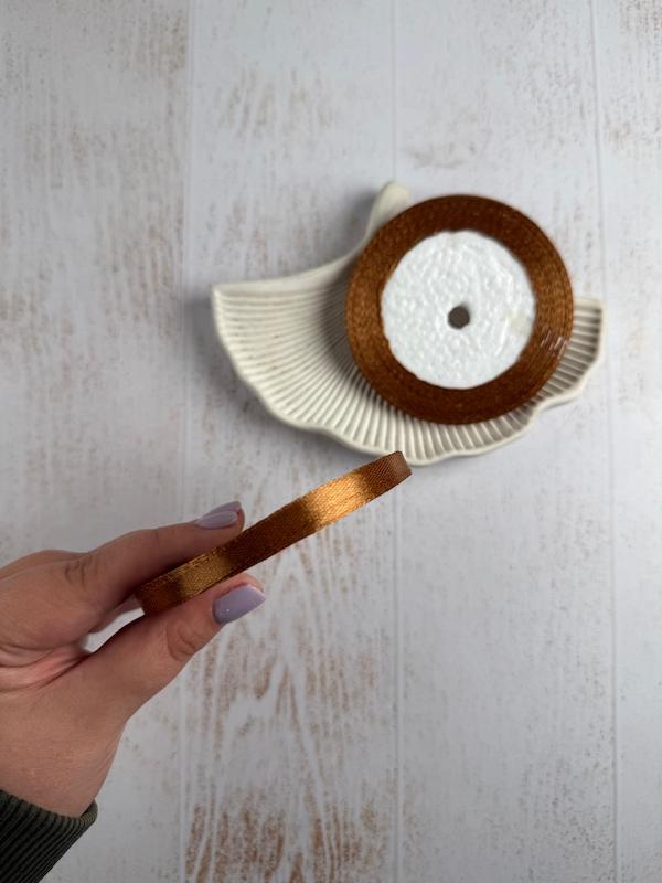 روبان قهوه‌ای نیم سانتی ساتن