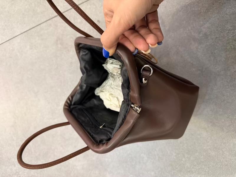 کیف لانچ همراه با چارم
