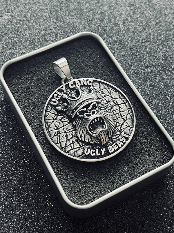 پلاک Ugly beast