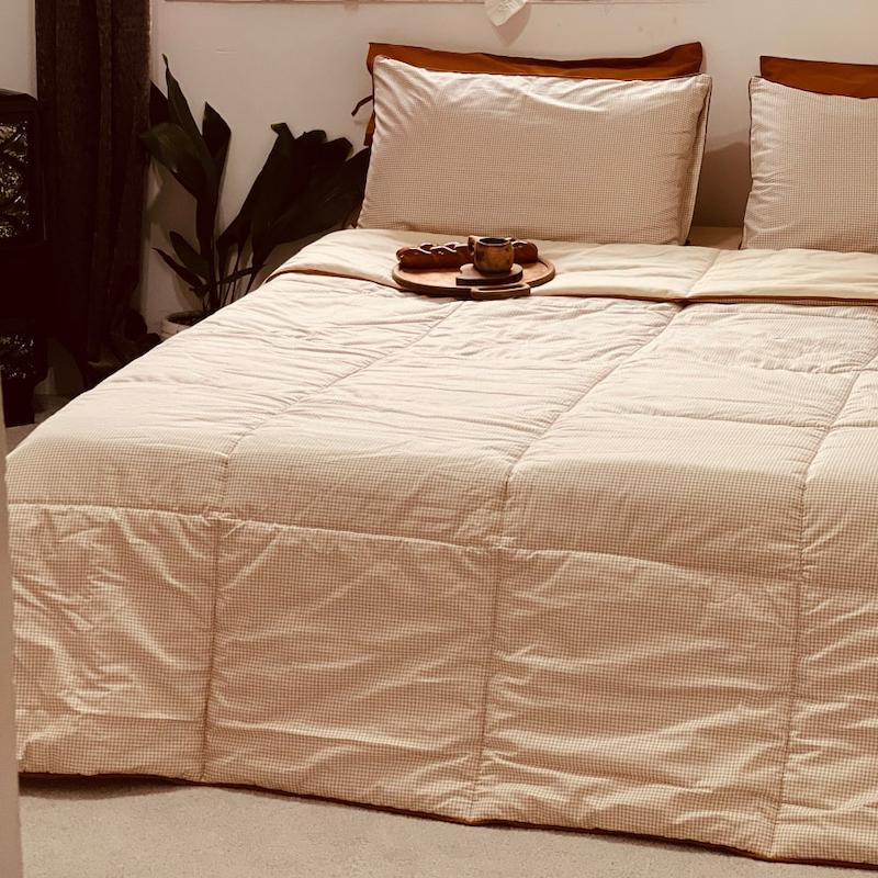 ست روتختی چهار فصل با لحاف لایکو و مغزی‌دوزی CNC