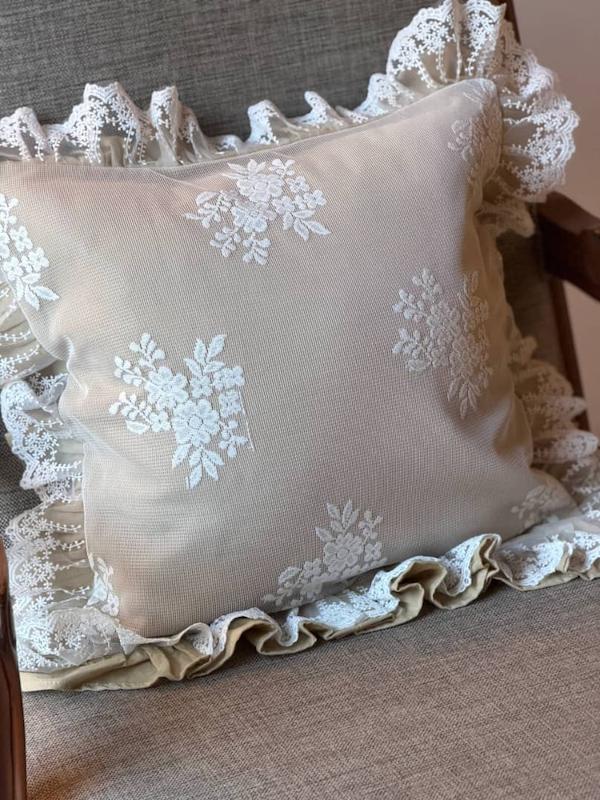 کوسن کرم دیبا چیندار