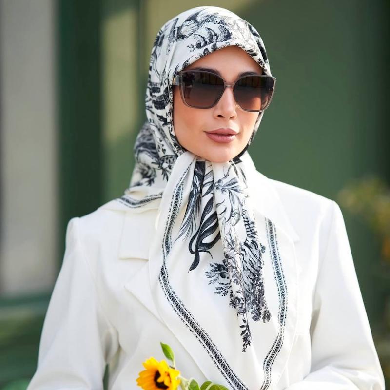 روسری ابریشم سیاه سفید