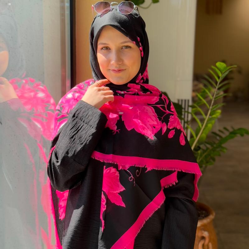 روسری سیا اسکارف طرح گل و مرغ
