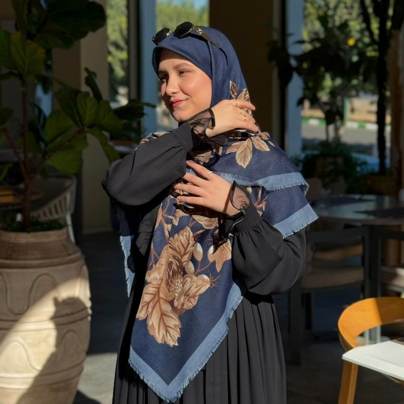 روسری سیا اسکارف طرح گل و مرغ