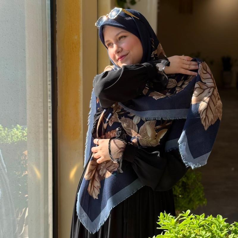 روسری سیا اسکارف طرح گل و مرغ